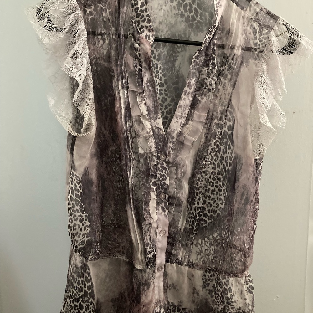 Guess blouse in a gorgeous brown print Size~S. NWOT